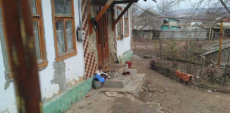 Дом, в котором проживает семья Виталия Гырнец. Соседи рассказали, что избегают общения с членами данной семьи, поскольку она вовлечена в различные скандалы