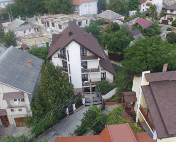 Averea presedintelui Curtii de Conturi. Vea­ce­slav Untila locu­ieste intr-un imo­bil de lux, pe care nu l-a indi­cat declarat