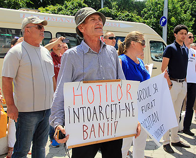 Timp de șase ani, veteranul protestează împotriva guvernanților