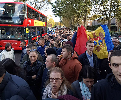 La ambele secții de votare deschise la Londra buletinele de vot s-au terminat cu mult timp înainte de închiderea urnelor
