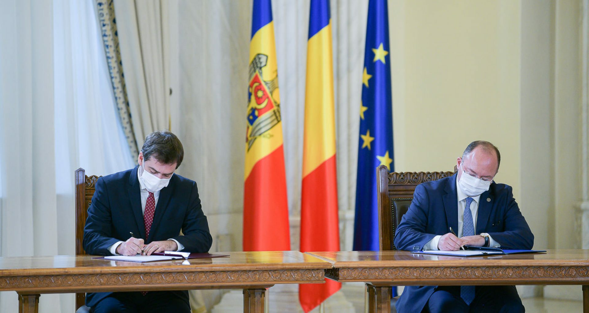 Minister of Foreign Affairs of Moldova, Nicu Popescu Signed Together with the Minister of Foreign Affairs of Romania, Bogdan Aurescu the Roadmap on Priority Areas of Cooperation between Moldova and Romania