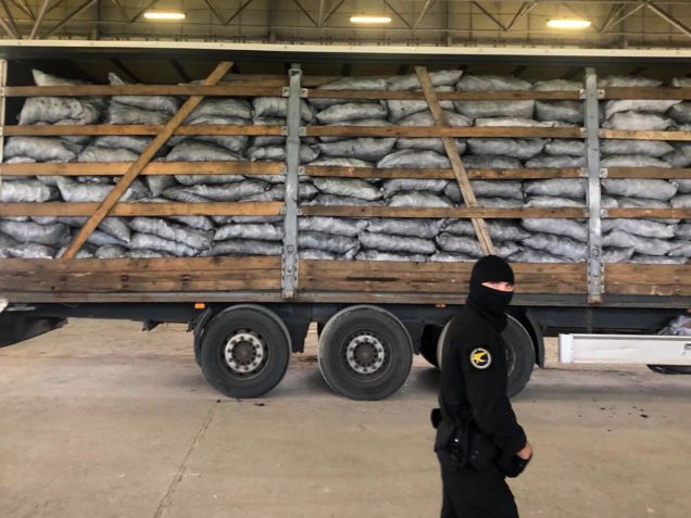 About six million cigarettes, camouflaged in a truck driven by a Ukrainian citizen, were detected at Costești customs