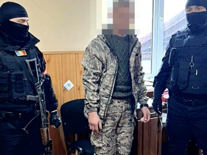 Searches in Chisinau and the north of the country in the criminal case of “preparation of mass disorder”. Law enforcement officers collected 11 thousand dollars