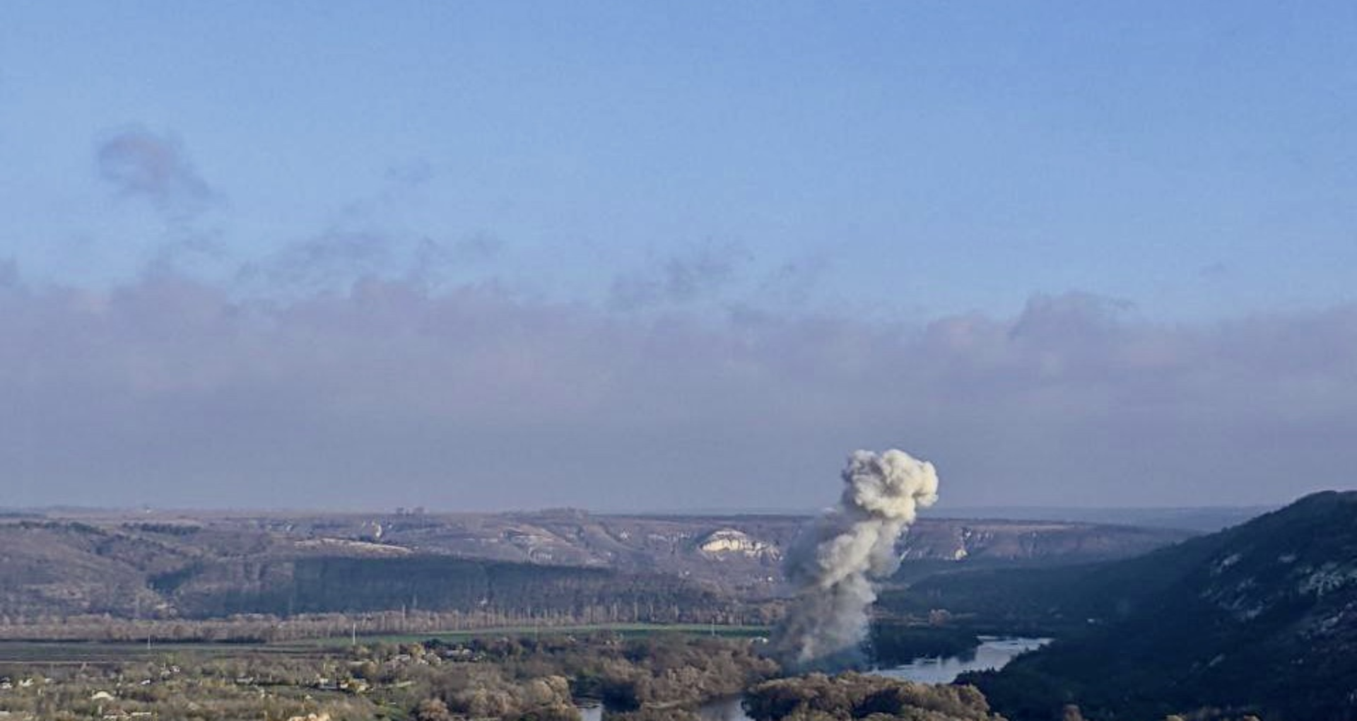 This morning, a missile shot down by the Ukrainian anti-aircraft system fell near the village of Naslavcea in Moldova, the Interior Ministry announces