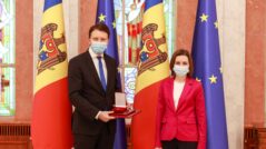President Maia Sandu Awarded the “Order of Honor” to the MEP Siegfried Mureșan, President of the European Parliament Delegation to the EU-Moldova Committee