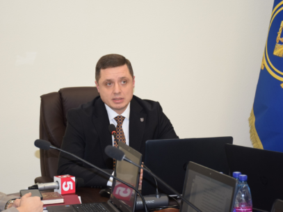 The Pre-Vetting Committee heard the first two non-judicial candidates put forward by Parliament for positions in the Superior Council of Magistracy