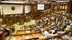 The Socialists Sign a Declaration for Not Dissolving the Parliament