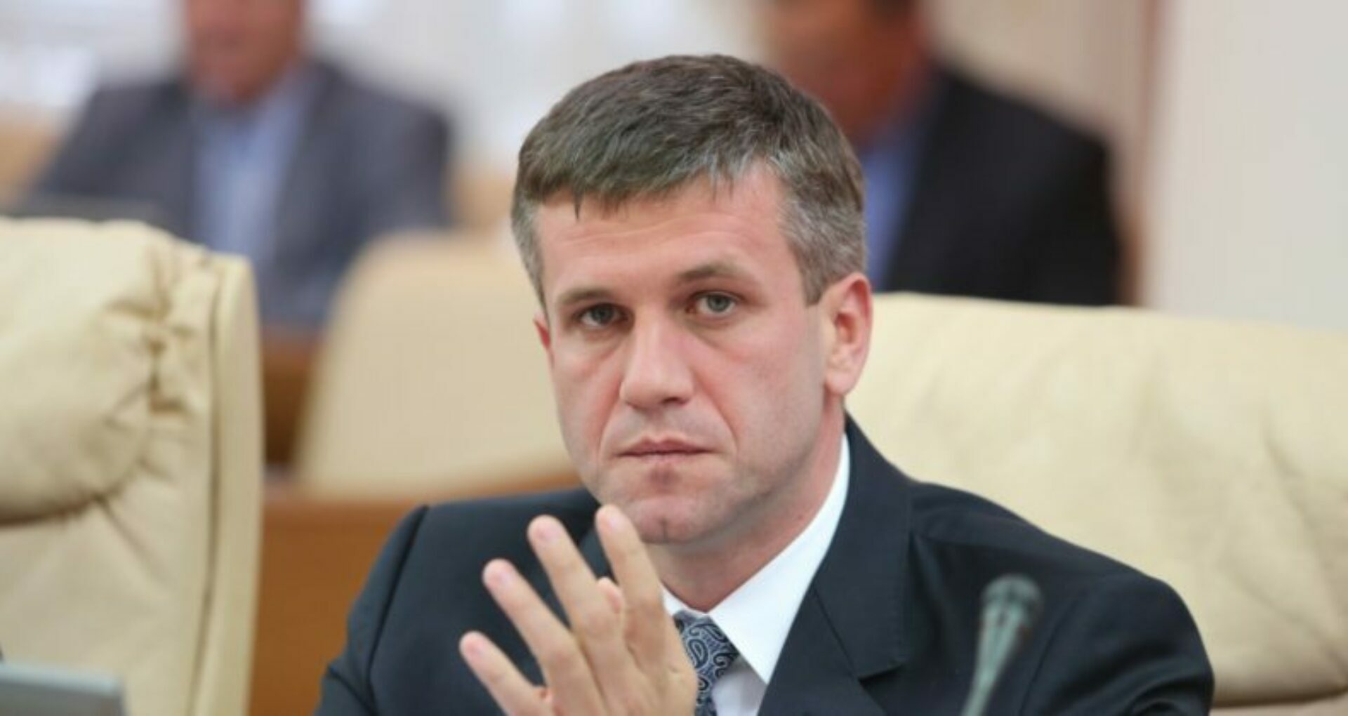 The Chisinau Court of Appeal has admitted the application of anti-corruption prosecutors against former Intelligence and Security Service Director Vasile Botnari and placed him under arrest for 30 days