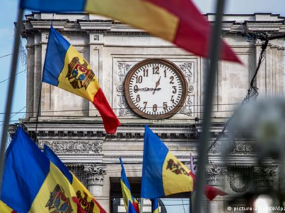 The “moldovan” language replaced by “Romanian”, now also in the Constitution
