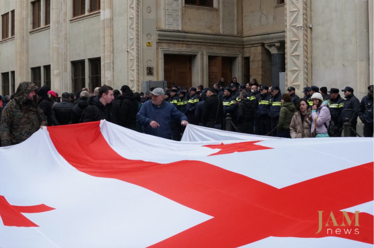 Митинг в тбилиси. Массовые протесты в тбилиси. Грузия приняла закон. Демонстрации в израиле. Грузия приняла закон.