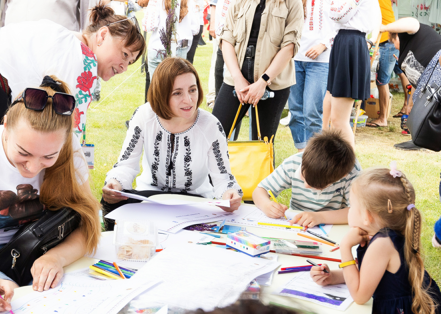 санду дети. майя григорьевна санду муж. майя санду молдавия. дети будущего. майя санду.