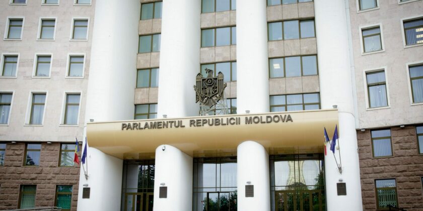 Парламент должен собраться на внеочередное заседание. Причины ...