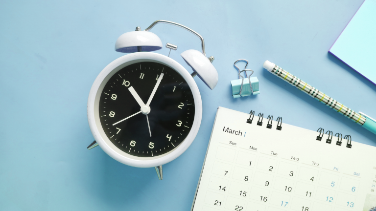 декретное время это астрономия. перевод часов на летнее время 2024 год. летнее время и зимнее время. когда переводят часы. переход на летнее и зимнее время.