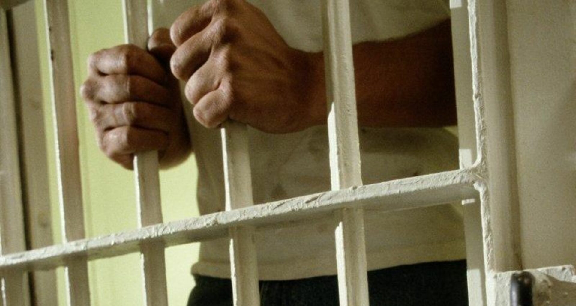 Un deținut a estorcat de la o femeie din Chișinău bani, promițându-i că se va căsători cu ea