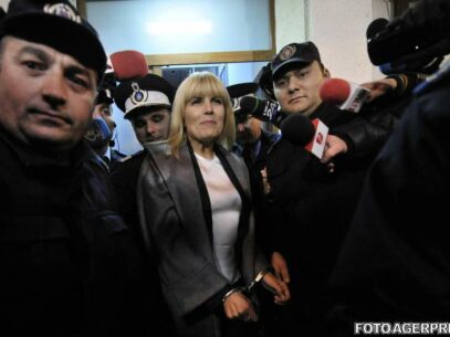 Elena Udrea, consiliera Preşedintelui Băsescu a fost încătuşată