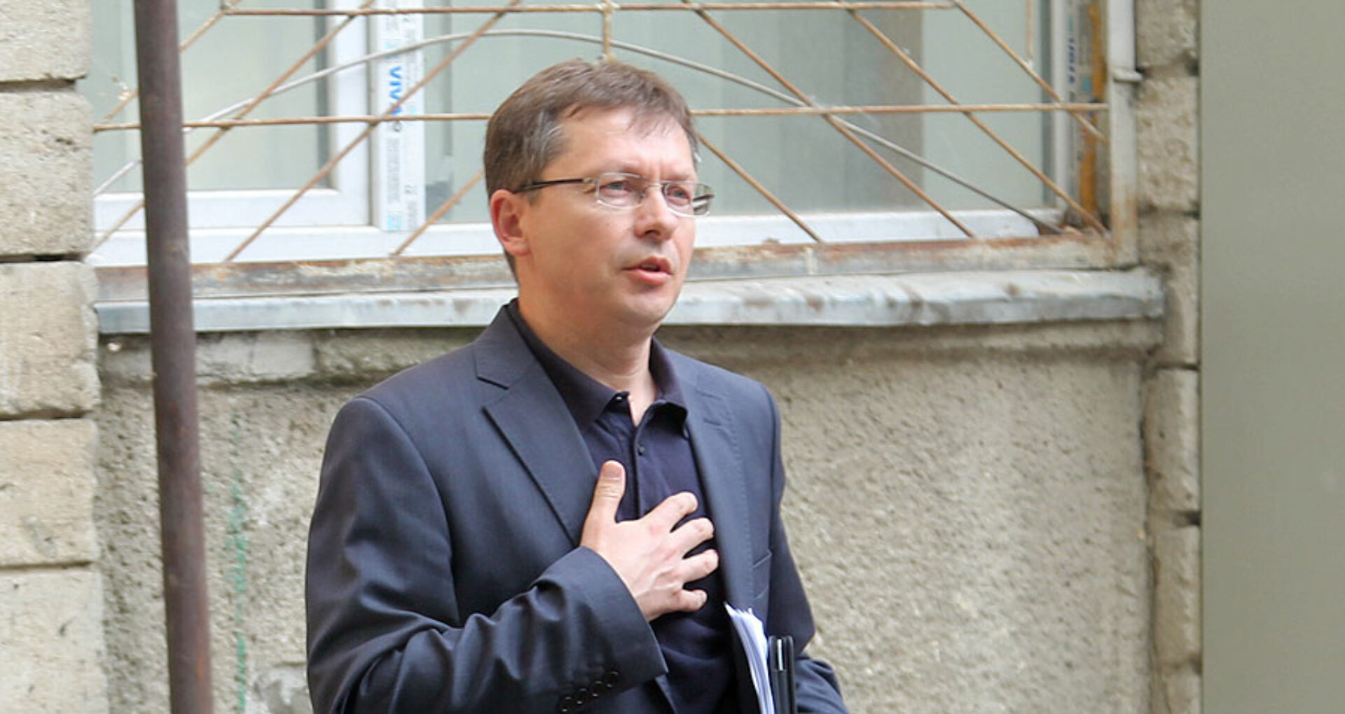 DOC/ Unul dintre viitorii consilieri ai președintei Sandu, condamnat anterior la trei ani de închisoare cu suspendare, a cerut, în instanță, reexaminarea dosarului. De un an, cazul este REJUDECAT