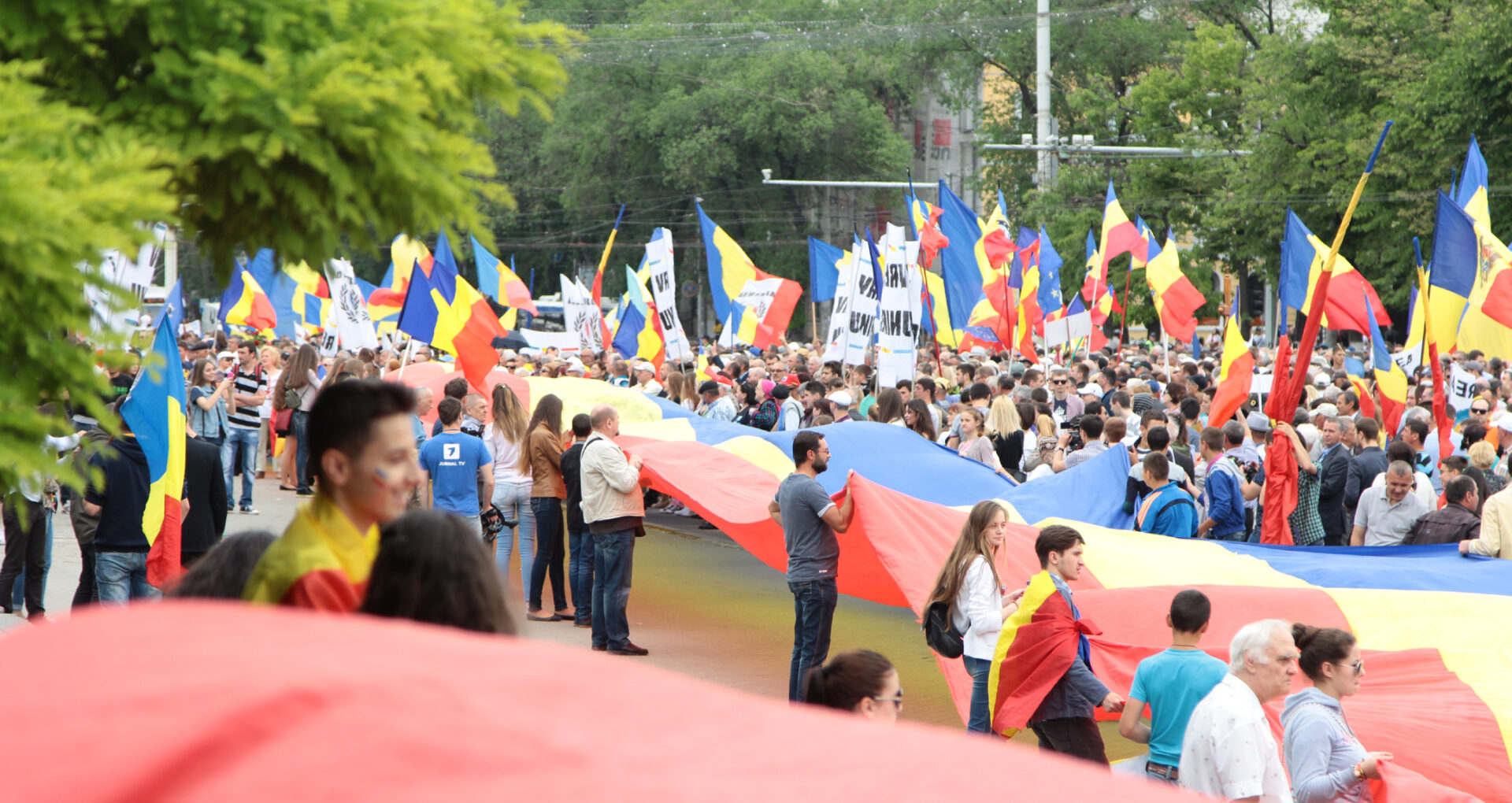 [Foto-Reportaj] Marșul UNIRII – tricolorul, mii de voci și dezamăgiri