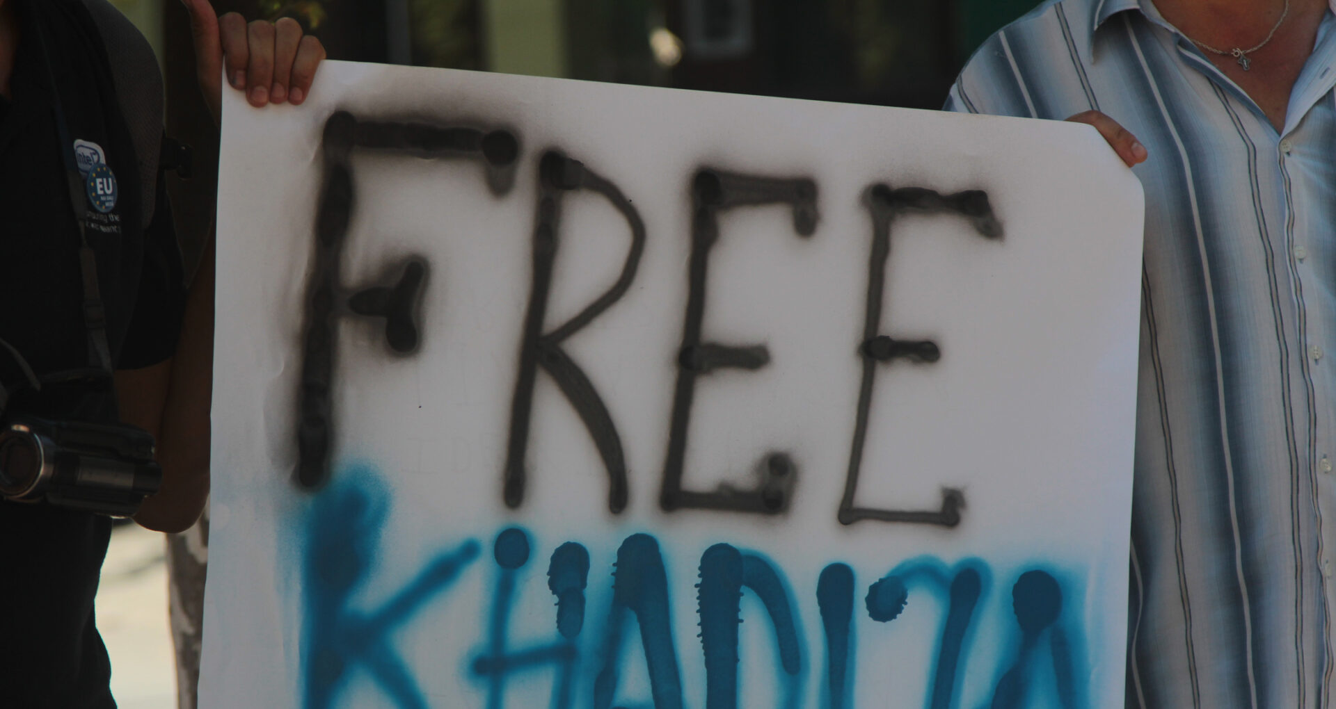 [Foto-Reportaj] Protest la Ambasada Republicii Azerbaidjan în Moldova. „Libertate jurnalistei Khadija Ismayilova”
