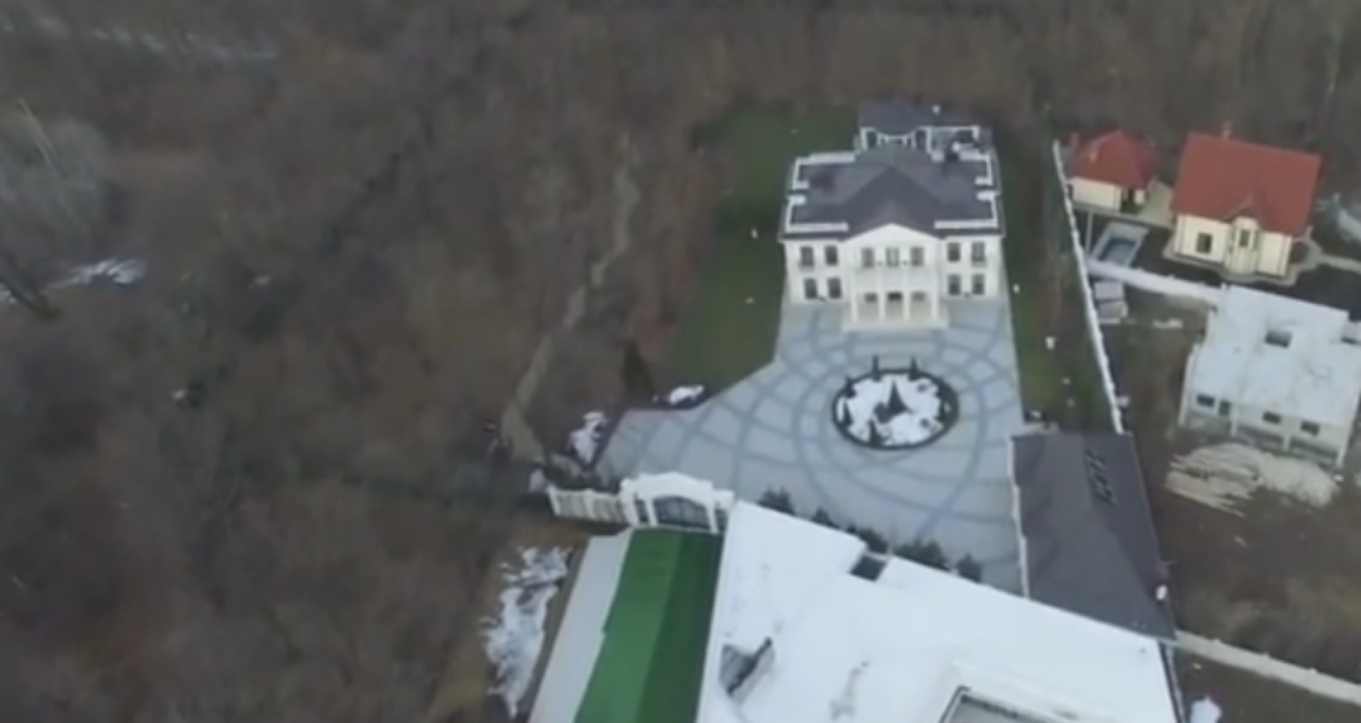 (VIDEO) Filmare cu drona // „Casa Albă” a lui Constantin Botnari