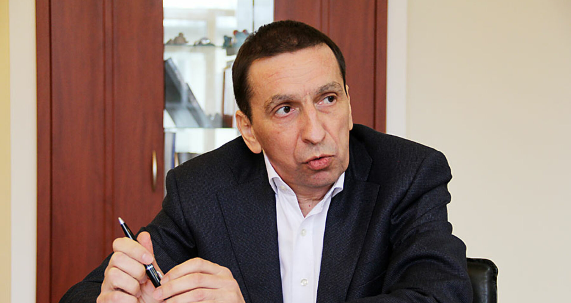 Victor Hvorostovschii: „Ca oamenii să fie  siguri de bănci, ar trebui  să aibă încredere în stat”