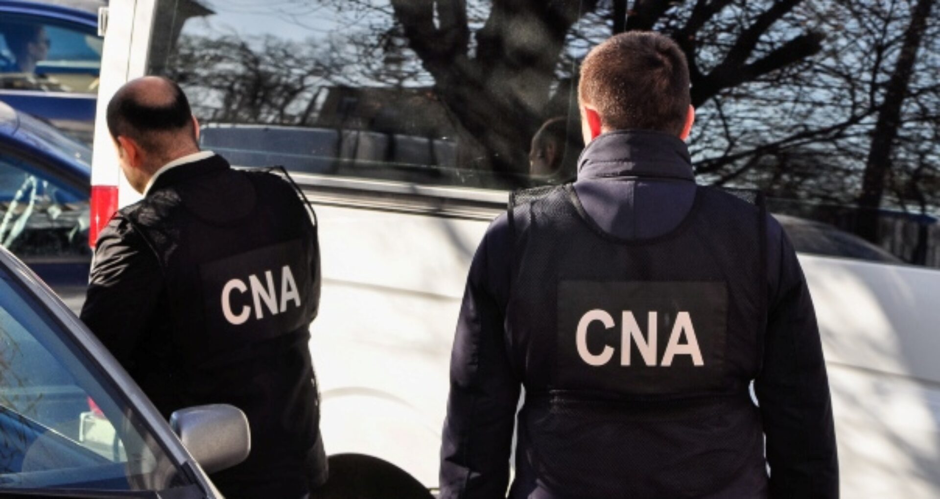 Numele angajatei DETS Râșcani și a femeii de afaceri escortate astăzi la CNA într-un dosar de corupție