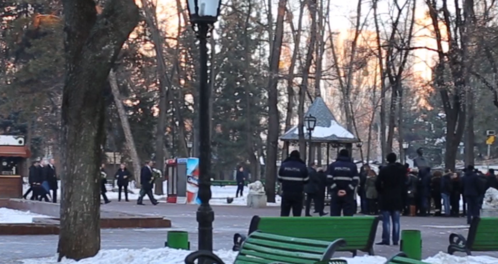 (VIDEO) Cetățenii de rând neadmiși în Parcul Ștefan cel Mare pe durata promenadei lui Igor Dodon