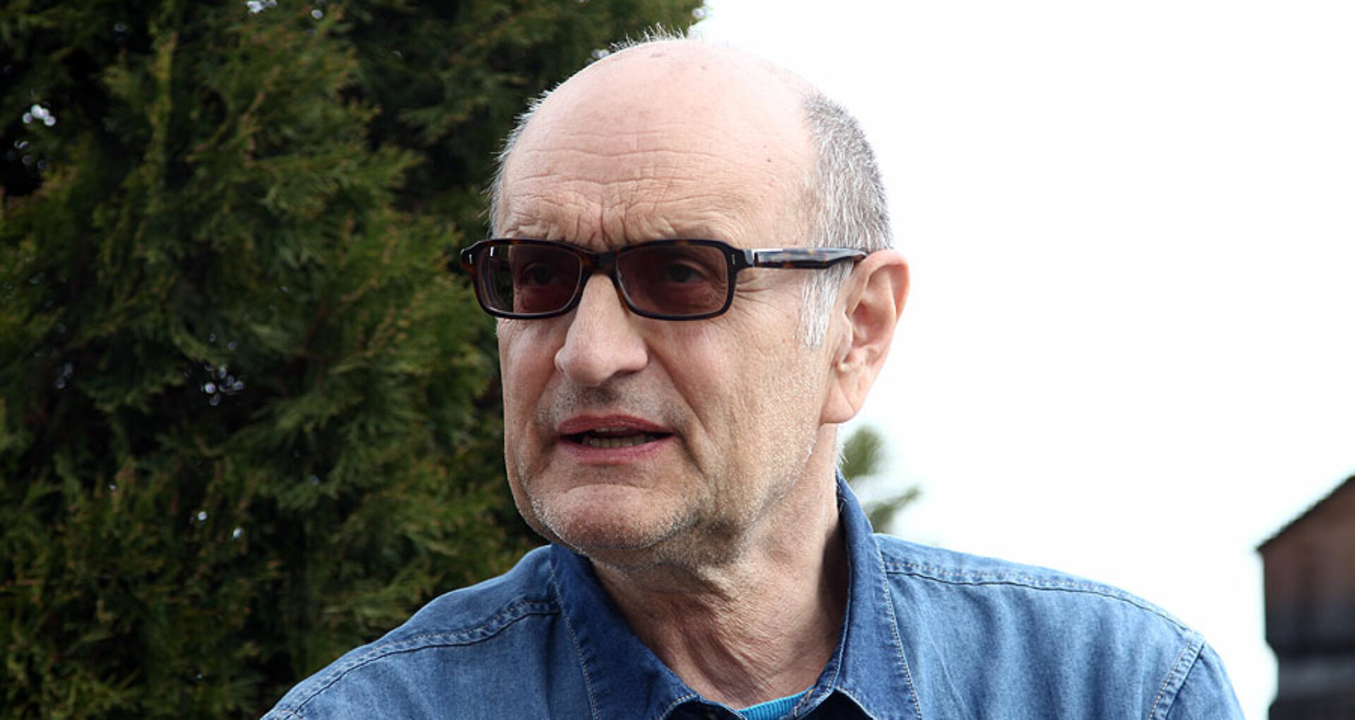 Interviu: „A fost trist să descoperim că zeci de ani viaţa ne-a fost condusă de oameni nu tocmai dotaţi intelectual ca să facă acest lucru”