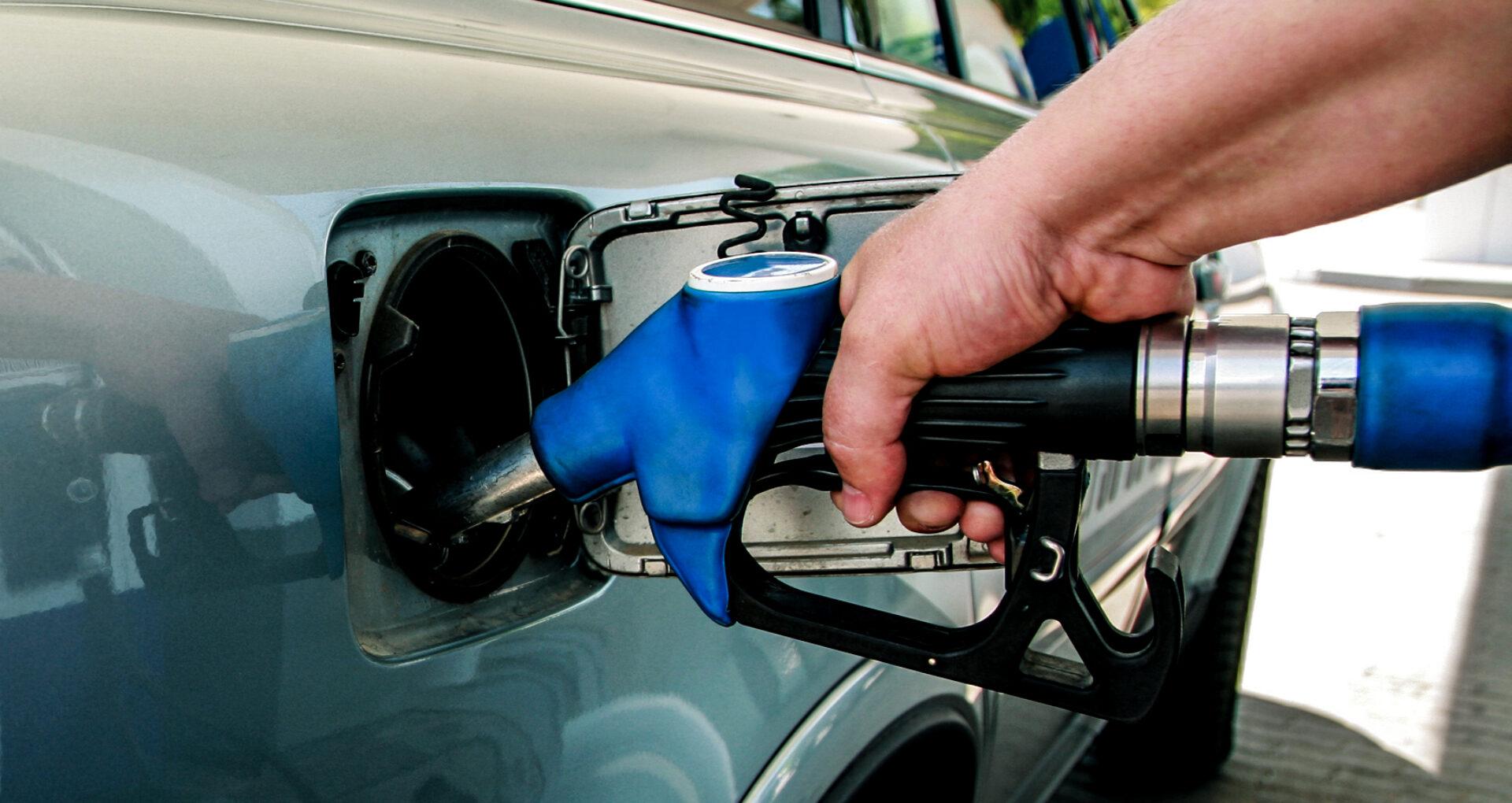 Se scumpesc carburanții. Prețurile cresc cu 6-10%