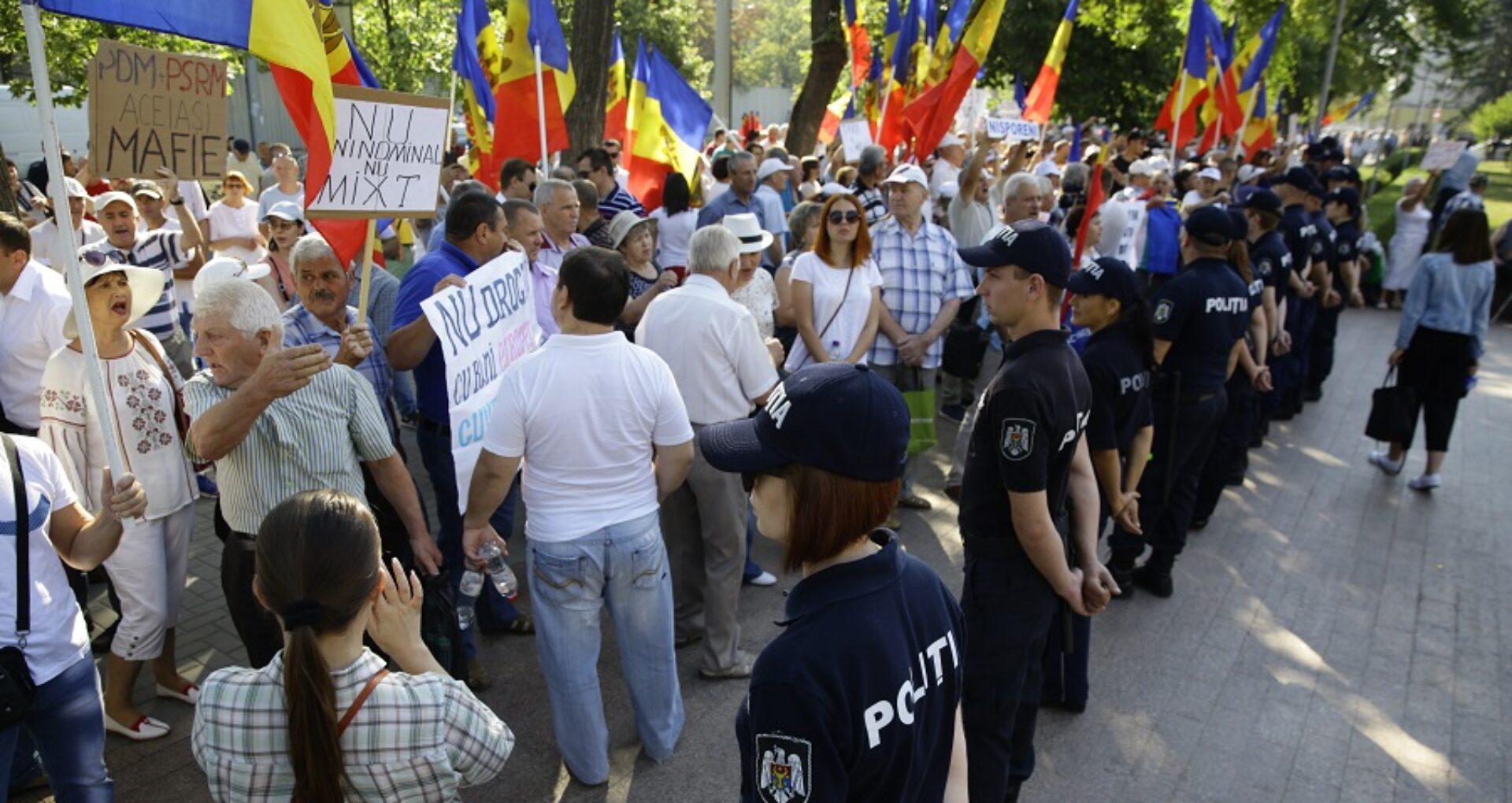LIVE TEXT/ Foto, Video: Sistemul mixt a fost votat, protestele continuă