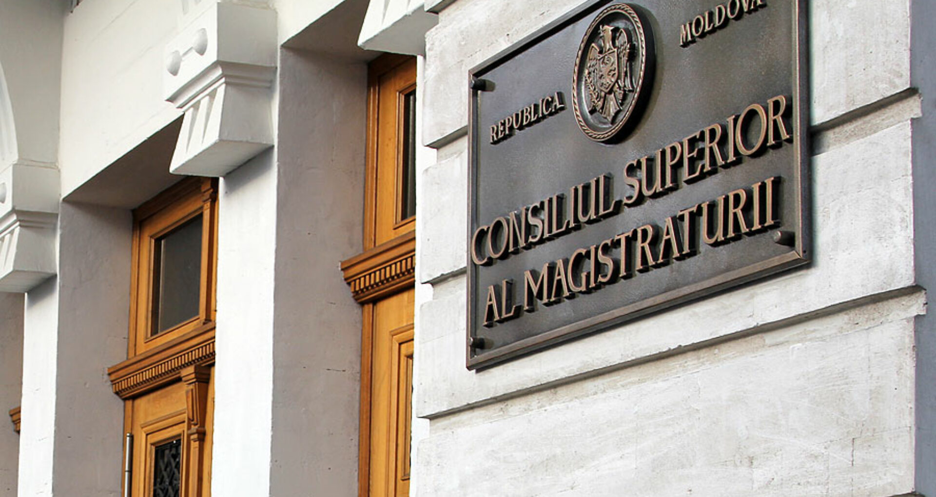 Şefii secretariatelor „împart” premii băneşti preşedinţilor instanţelor judecătoreşti