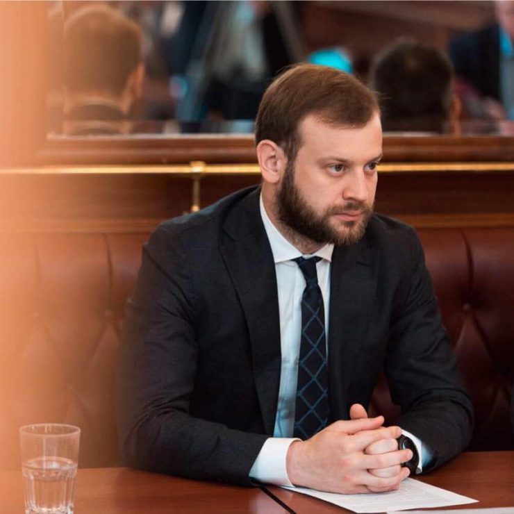 Arborele genealogic al justiţiei: Soție, nepoată, frate, naş şi fin