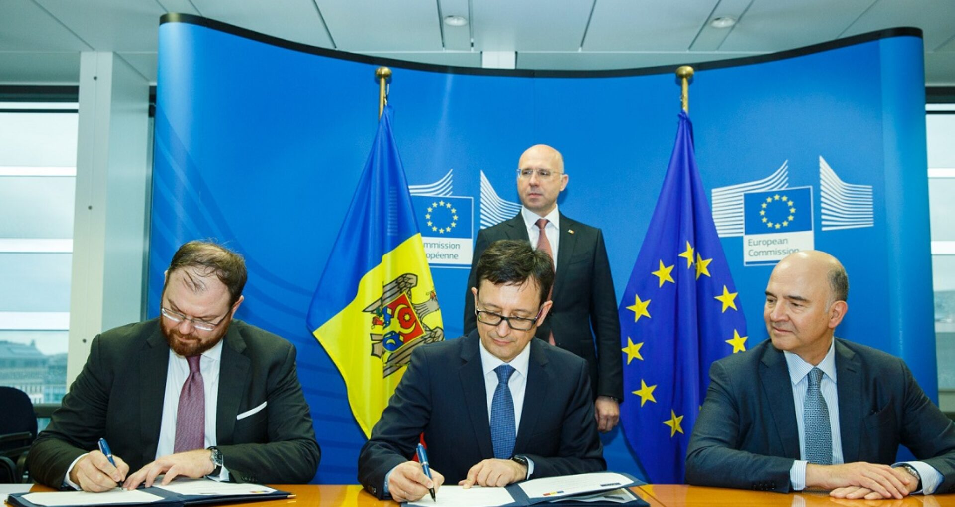 Acordul a fost semnat, dar milioanele nu vor veni decât după ce guvernarea de la Chișinău va revizui „legislația electorală” și „combate corupția”