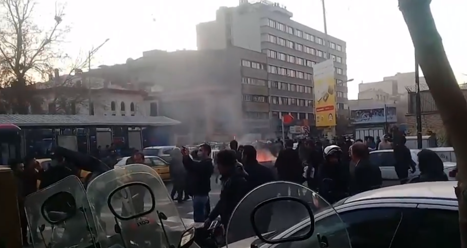 Cel puțin 12 persoane au fost ucise în timpul protestelor din Iran