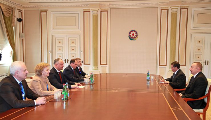 Vizita în Azerbaidjan: De cine nu se desparte Igor Dodon
