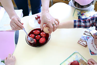 „Cozonac și Pască”: Cele mai cunoscute tradiții și obiceiuri de Paști. Cum petrec moldovenii această sărbătoare