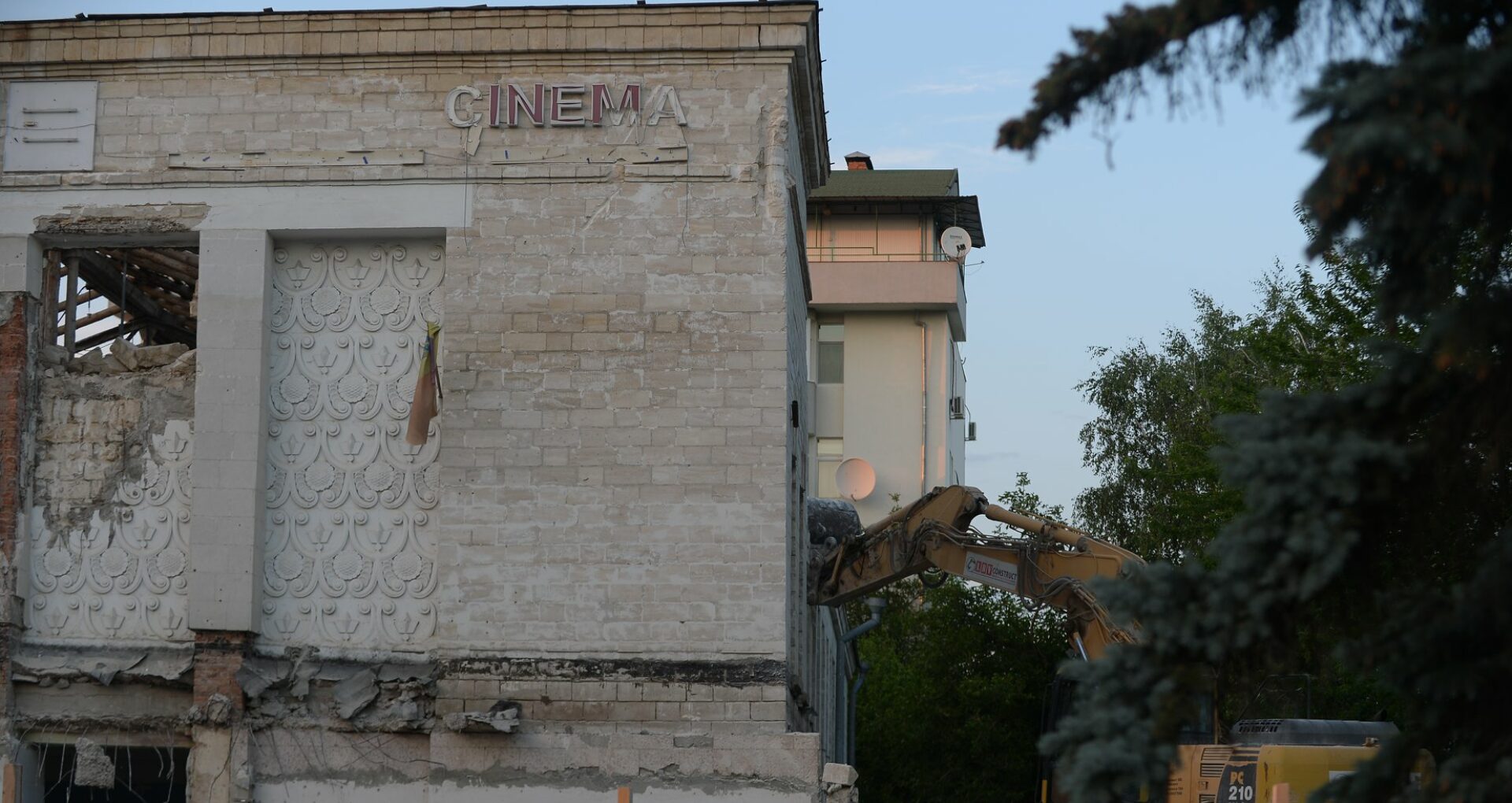Grozavu a dispus sistarea lucrărilor de demolare a cinematografului Gaudeamus