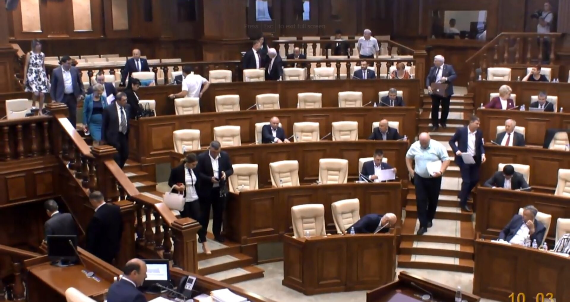 VIDEO/ Indignați de faptul că propunerile nu le sunt susținute, PSRM a părăsit ședința Parlamentului