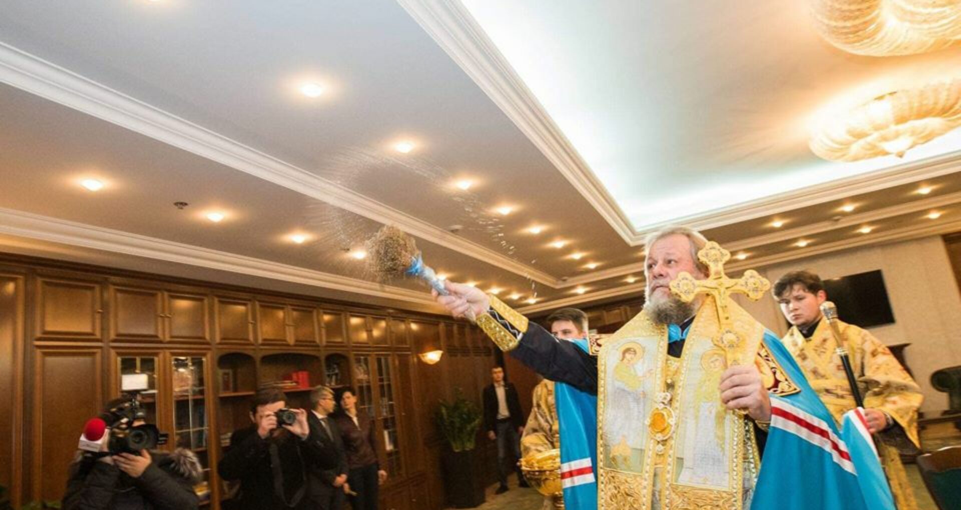 FOTO, VIDEO/ Clădirea renovată a Președinției a fost sfințită de Mitropolitul Vladimir