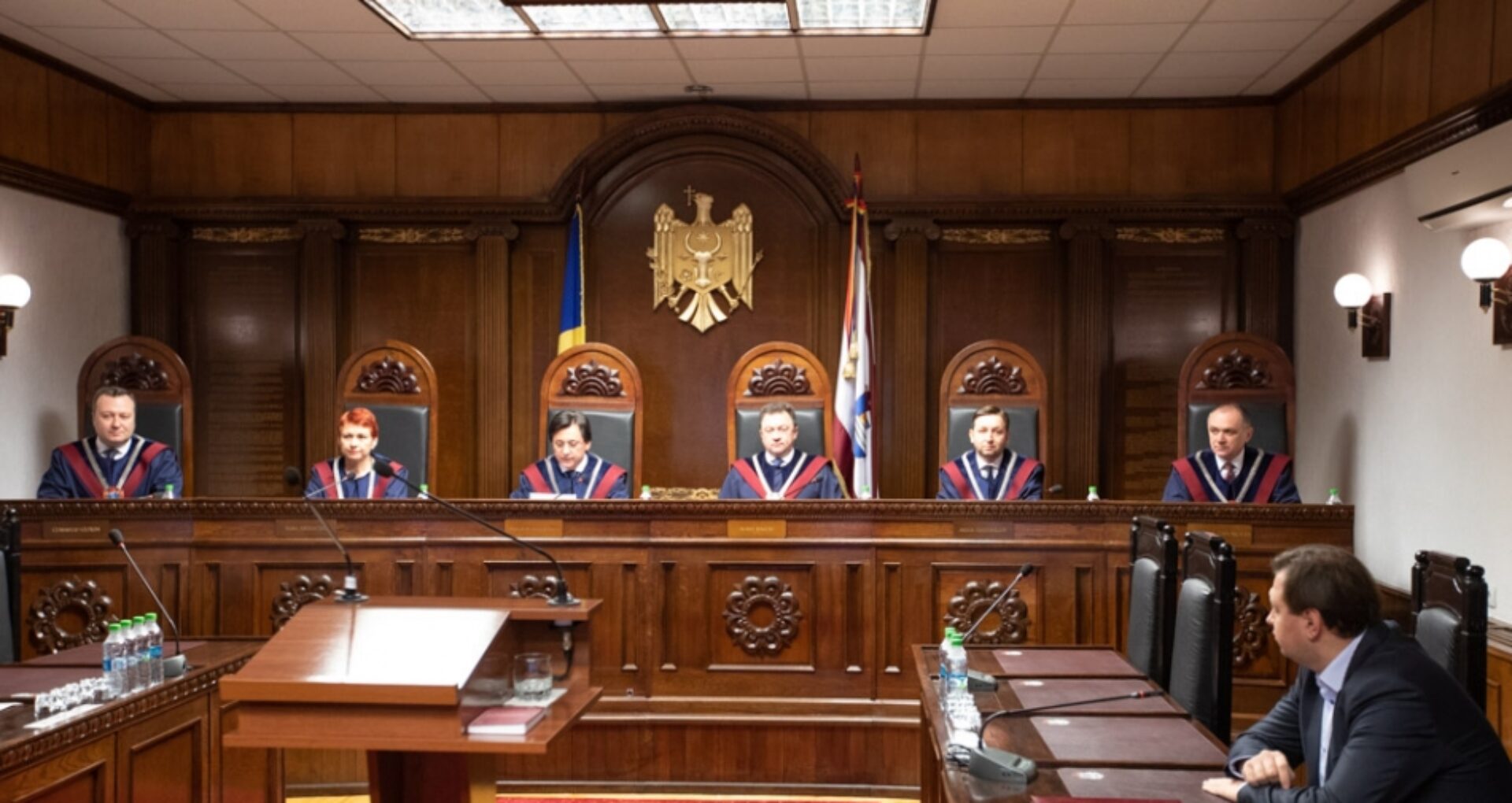 Decizia Curții Constituționale la solicitarea unui candidat democrat de a renumăra voturile în circumscripția nr.4