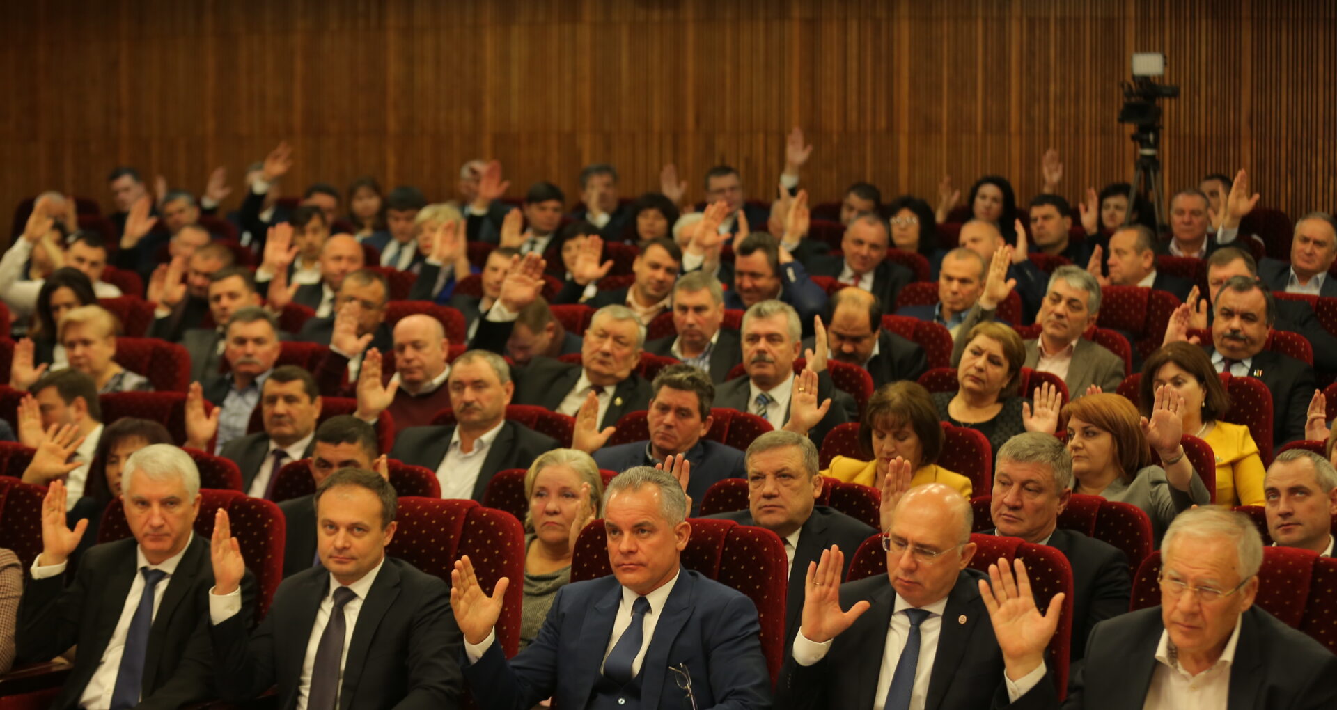 Lista candidaților democrați pe circumscripții: Filip, Plahotniuc, Țuțu, Jizdan și Gaburici, printre candidați