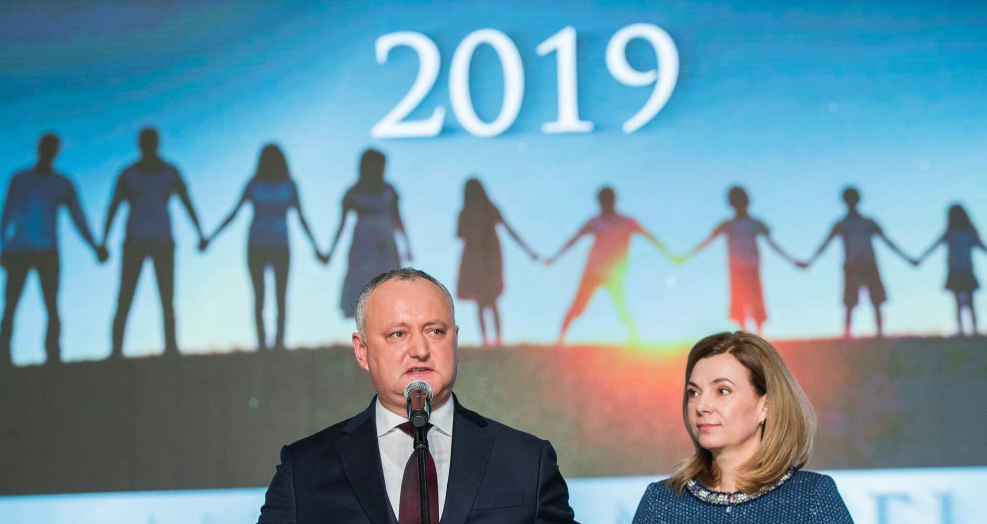 VIDEO/ Dodon lansează „Anul familiei” cu eschivări de la publicarea raportului financiar al Fundației „Din suflet”