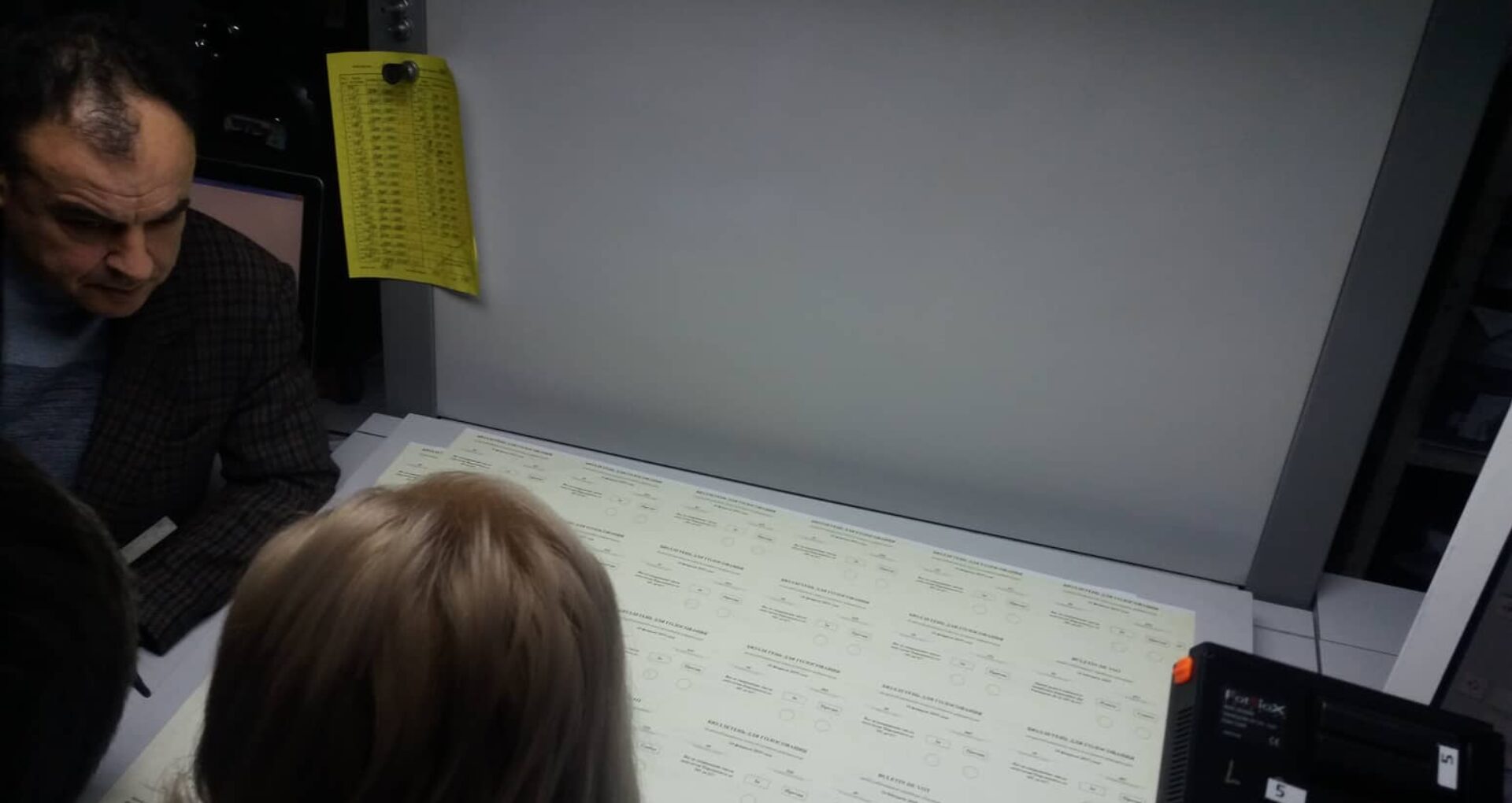 FOTO/ Au fost tipărite primele buletine de vot pentru referendumul din 24 februarie. Cum arată acestea