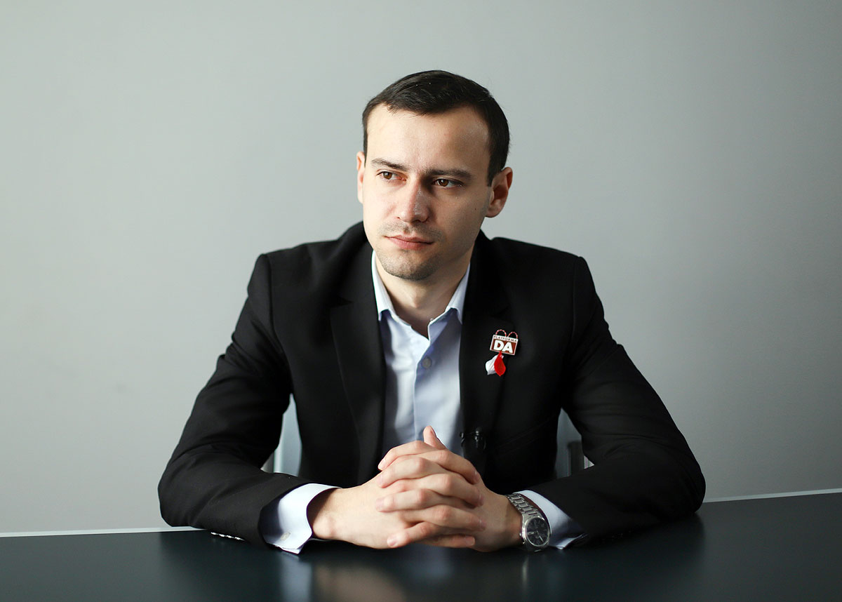 Bounty Secrete thousand Interviu/ Optimismul celui mai tânăr deputat din Parlament – Ziarul de Gardă