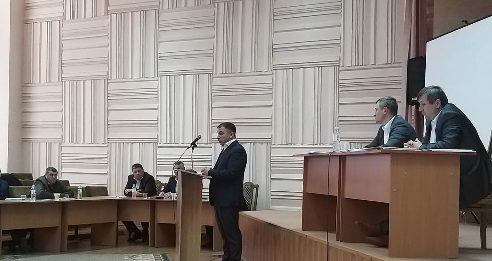 Șeful Agenției pentru Supravegherea Tehnică, Radu Vasile și-a dat demisia. Fostul director, Ghenadie Sajin vrea să revină ca jurist la AST