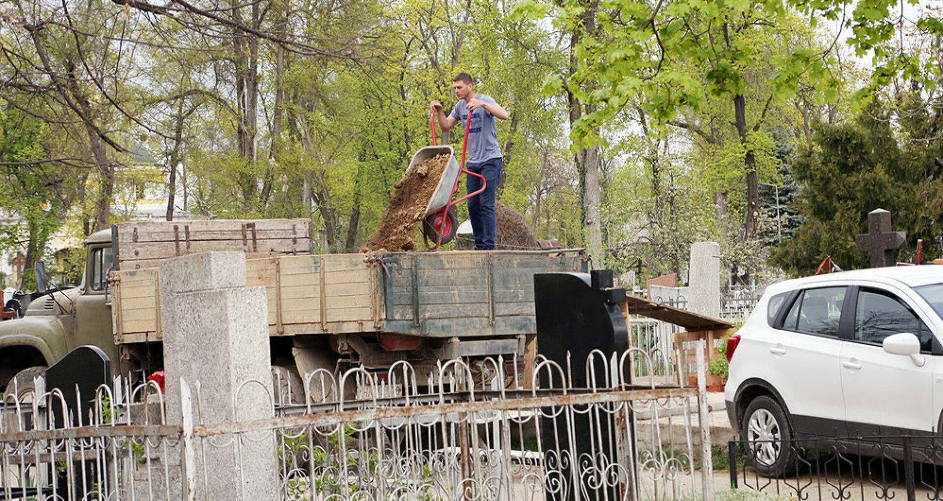 Cum se pierd mormintele de importanță istorică la Cimitirul Central din Chișinău