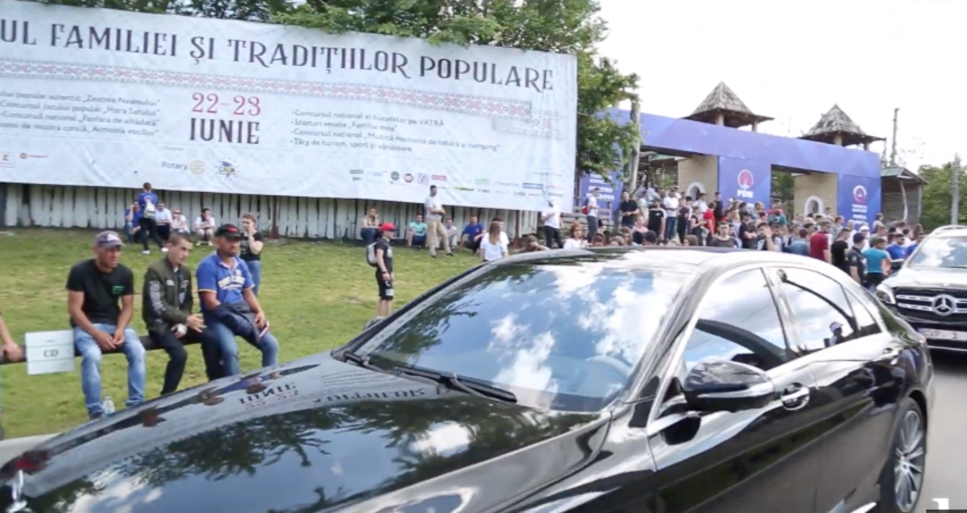 VIDEO/ Mercedesul cu geamuri umbrite al lui Țuțu, „imun” în fața poliției. Cum a  fost surprins automobilul