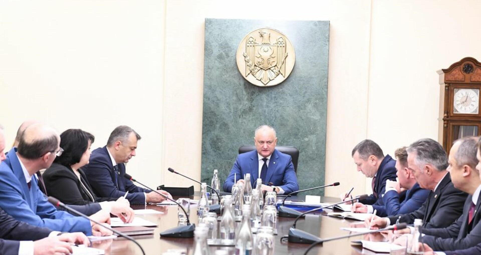 VIDEO/ Dodon, din fotoliul prim-ministrului, către Cabinetul de miniștri condus de Chicu: „Eu o să vin și o să vă ajut”