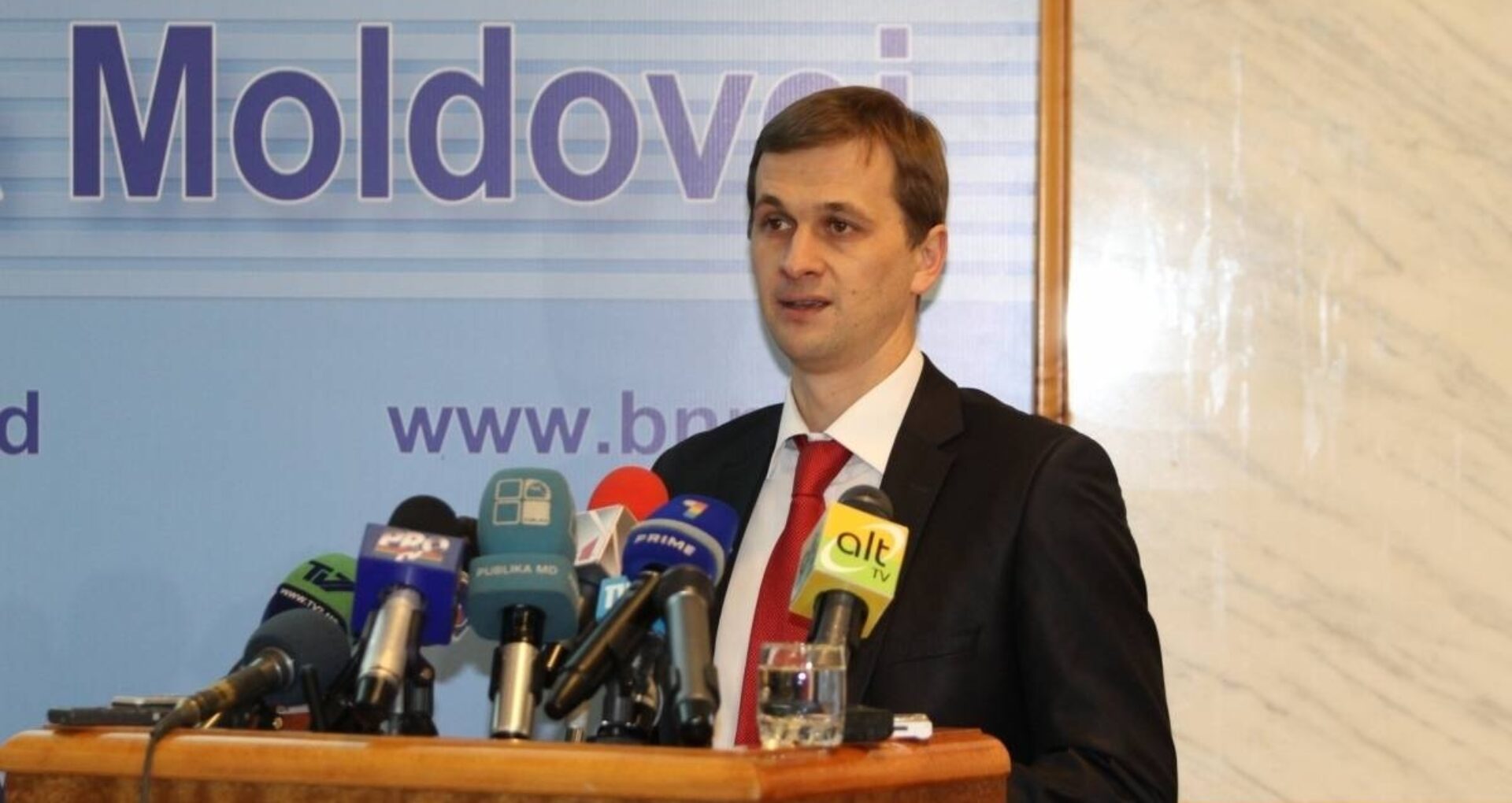 Percheziții în dosarul fraudei bancare. Este vizat fostul guvernator al BNM, Dorin Drăguțanu