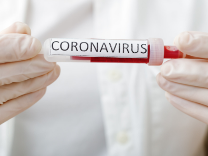 Poţi omorî virusul cu usturoi, antibiotice sau dacă îţi faci baie cu alcool? OMS demontează miturile despre coronavirus. Informațiile false care circulă online