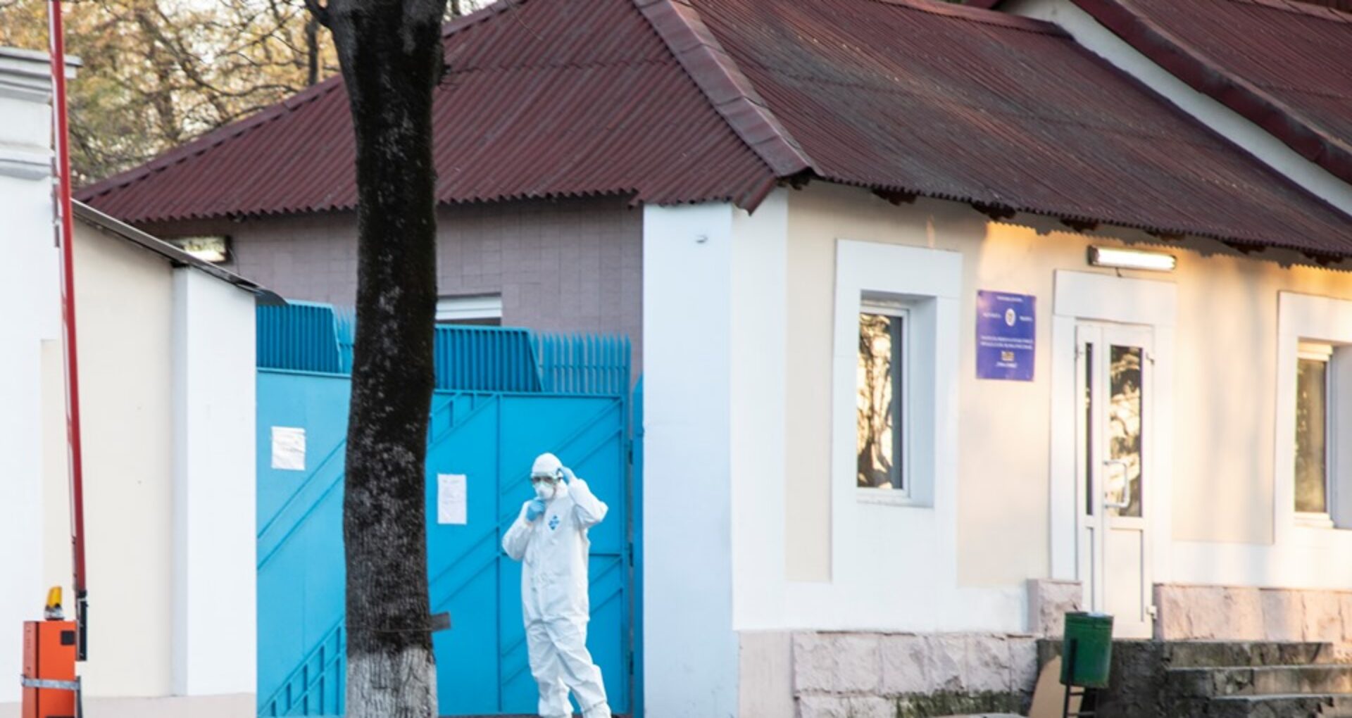 Autoritățile promit câte 16.000 de lei pentru medicii și polițiștii infectați cu virusul COVID-19. Măsurile suplimentare care urmează a fi adoptate